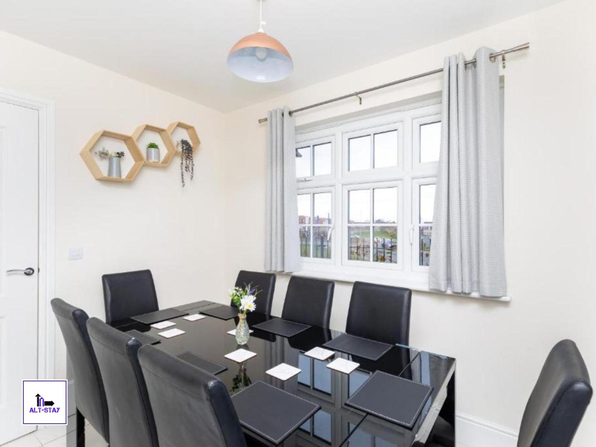 4 Bed 3 Bath - Kirkstall House By Alt-Stay Accommodation - Ideal For Contractors & Remote Workers - Long Stays Welcome Вэйкфильд Экстерьер фото