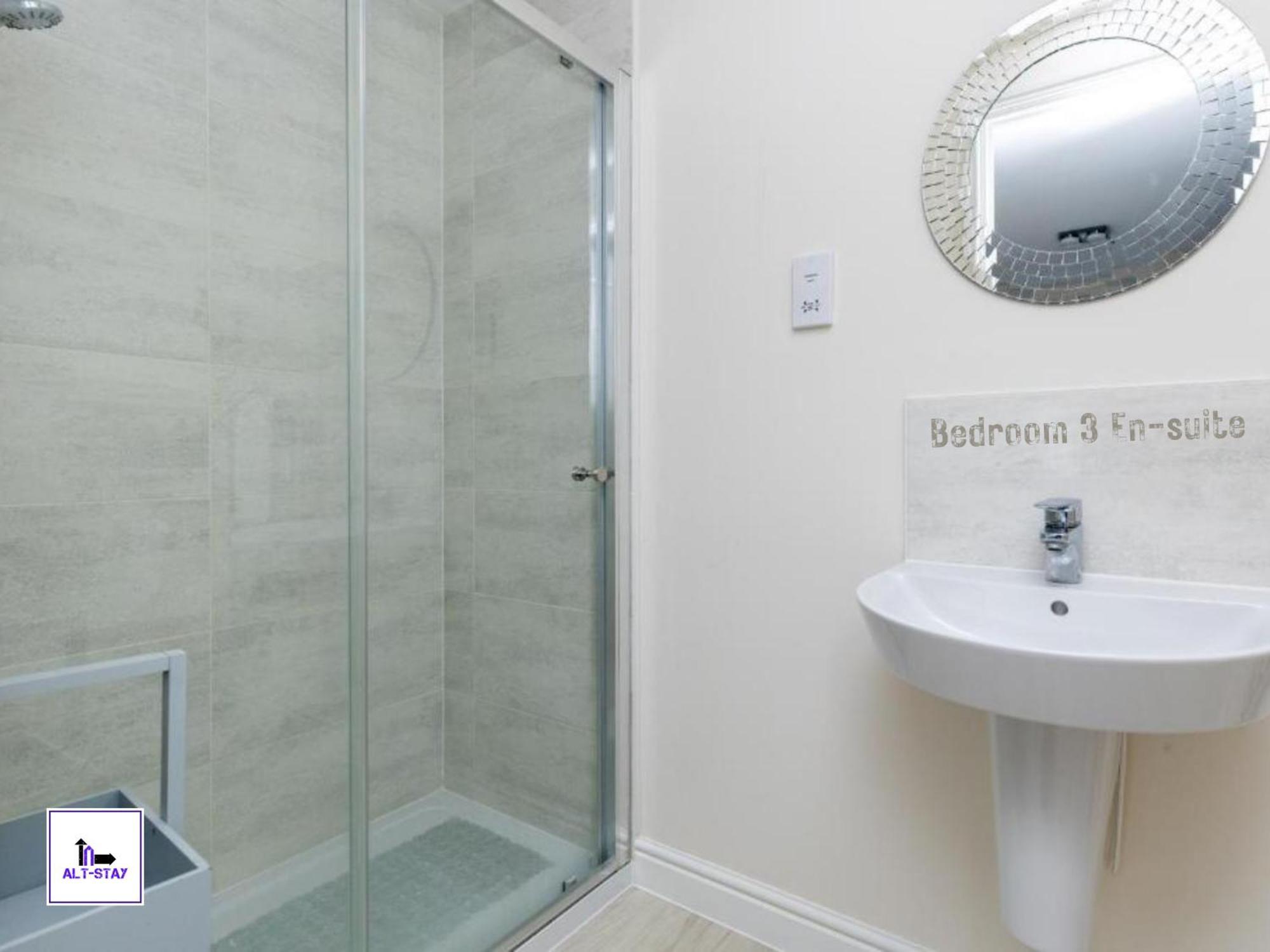 4 Bed 3 Bath - Kirkstall House By Alt-Stay Accommodation - Ideal For Contractors & Remote Workers - Long Stays Welcome Вэйкфильд Экстерьер фото