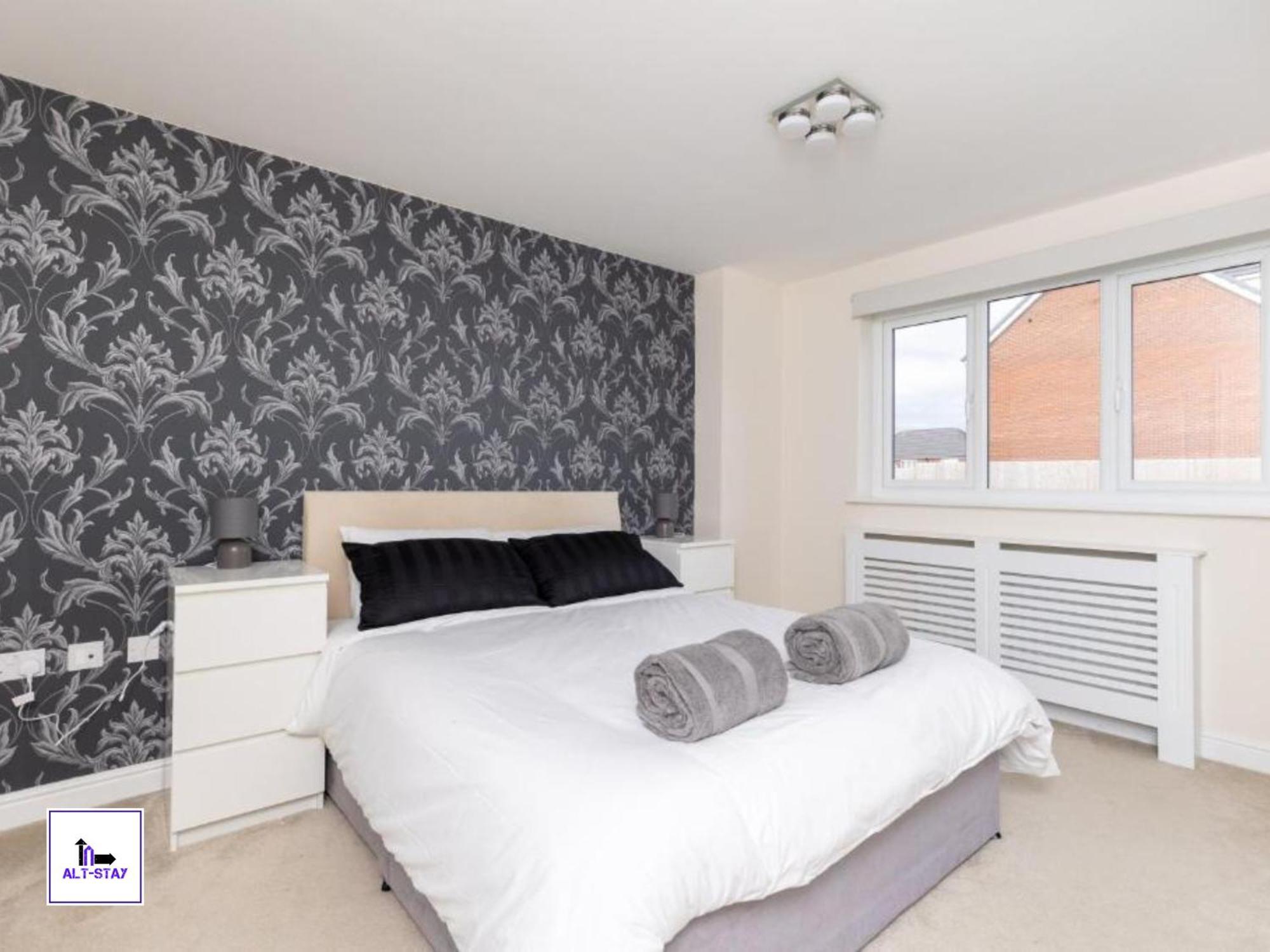 4 Bed 3 Bath - Kirkstall House By Alt-Stay Accommodation - Ideal For Contractors & Remote Workers - Long Stays Welcome Вэйкфильд Экстерьер фото