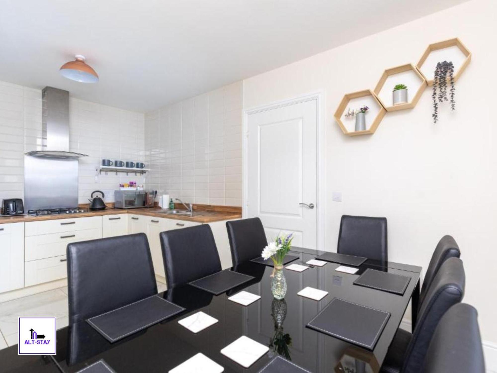 4 Bed 3 Bath - Kirkstall House By Alt-Stay Accommodation - Ideal For Contractors & Remote Workers - Long Stays Welcome Вэйкфильд Экстерьер фото