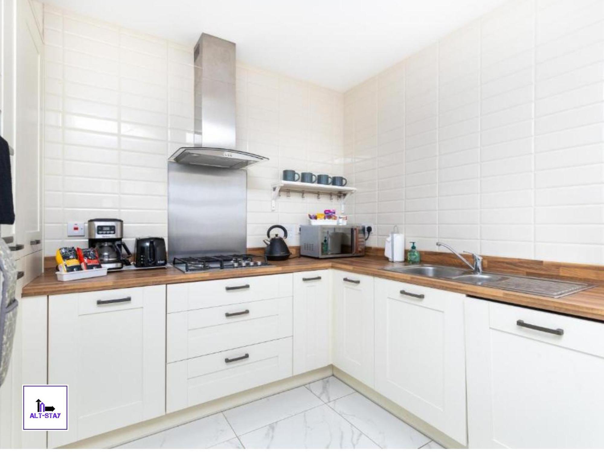 4 Bed 3 Bath - Kirkstall House By Alt-Stay Accommodation - Ideal For Contractors & Remote Workers - Long Stays Welcome Вэйкфильд Экстерьер фото