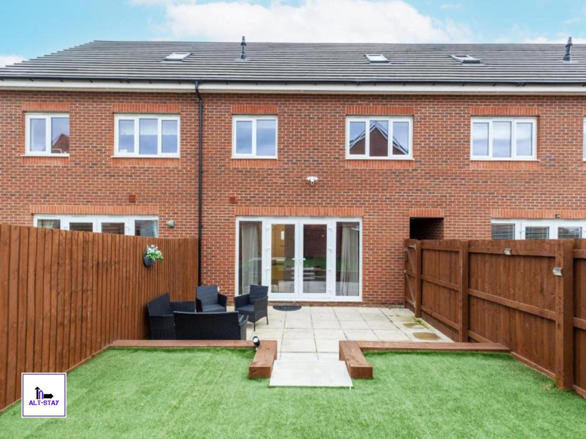 4 Bed 3 Bath - Kirkstall House By Alt-Stay Accommodation - Ideal For Contractors & Remote Workers - Long Stays Welcome Вэйкфильд Экстерьер фото