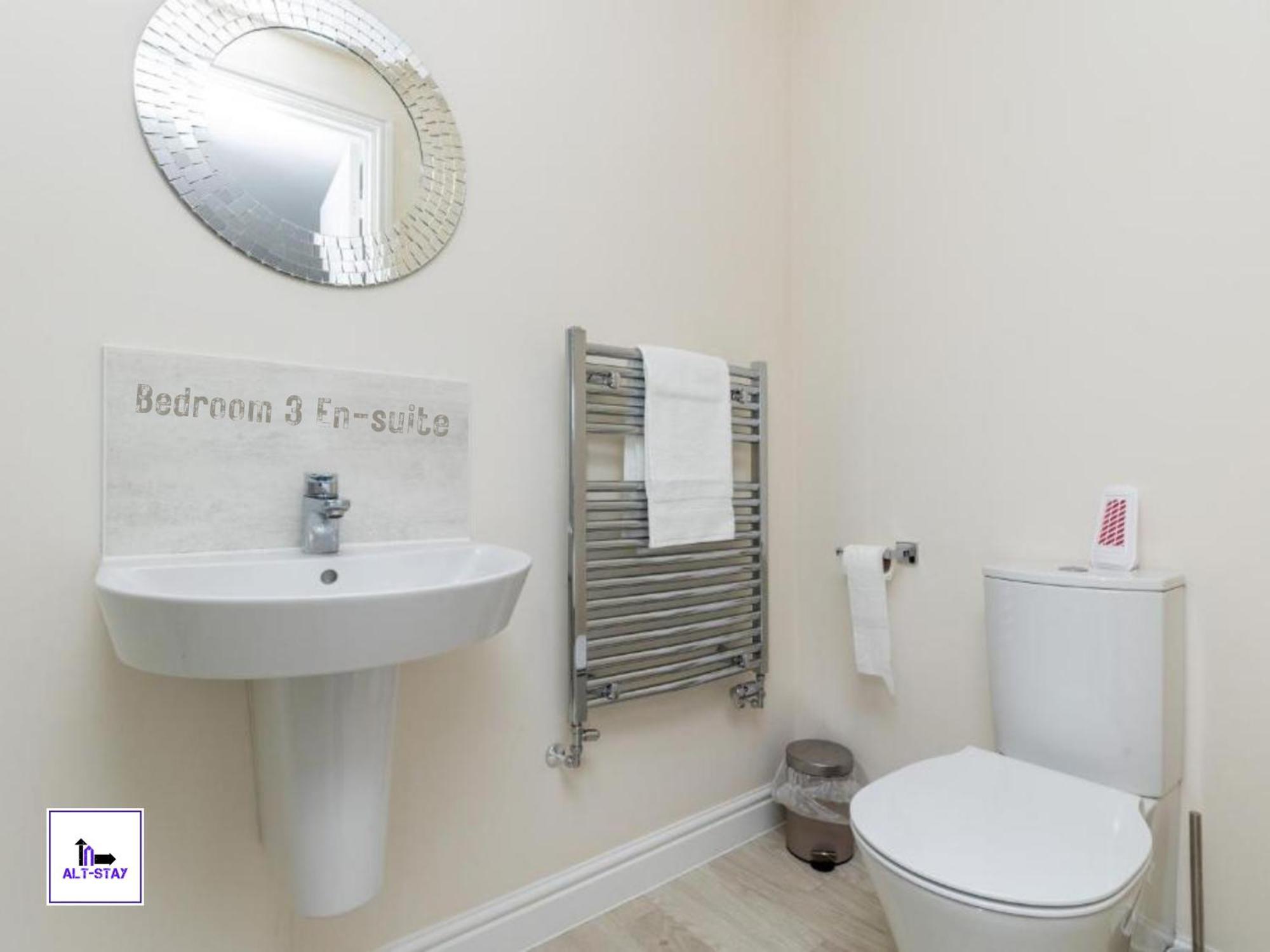 4 Bed 3 Bath - Kirkstall House By Alt-Stay Accommodation - Ideal For Contractors & Remote Workers - Long Stays Welcome Вэйкфильд Экстерьер фото