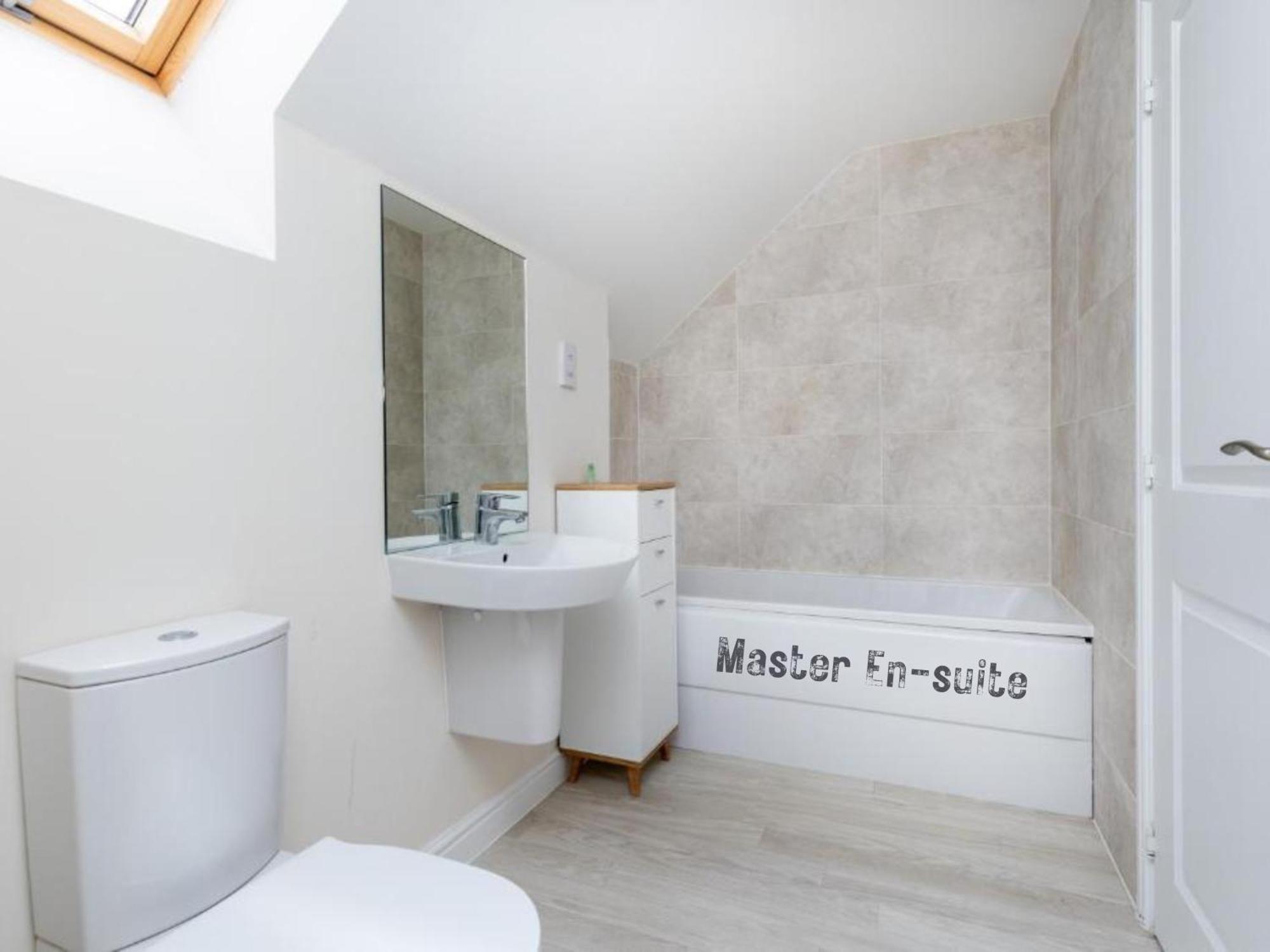 4 Bed 3 Bath - Kirkstall House By Alt-Stay Accommodation - Ideal For Contractors & Remote Workers - Long Stays Welcome Вэйкфильд Экстерьер фото